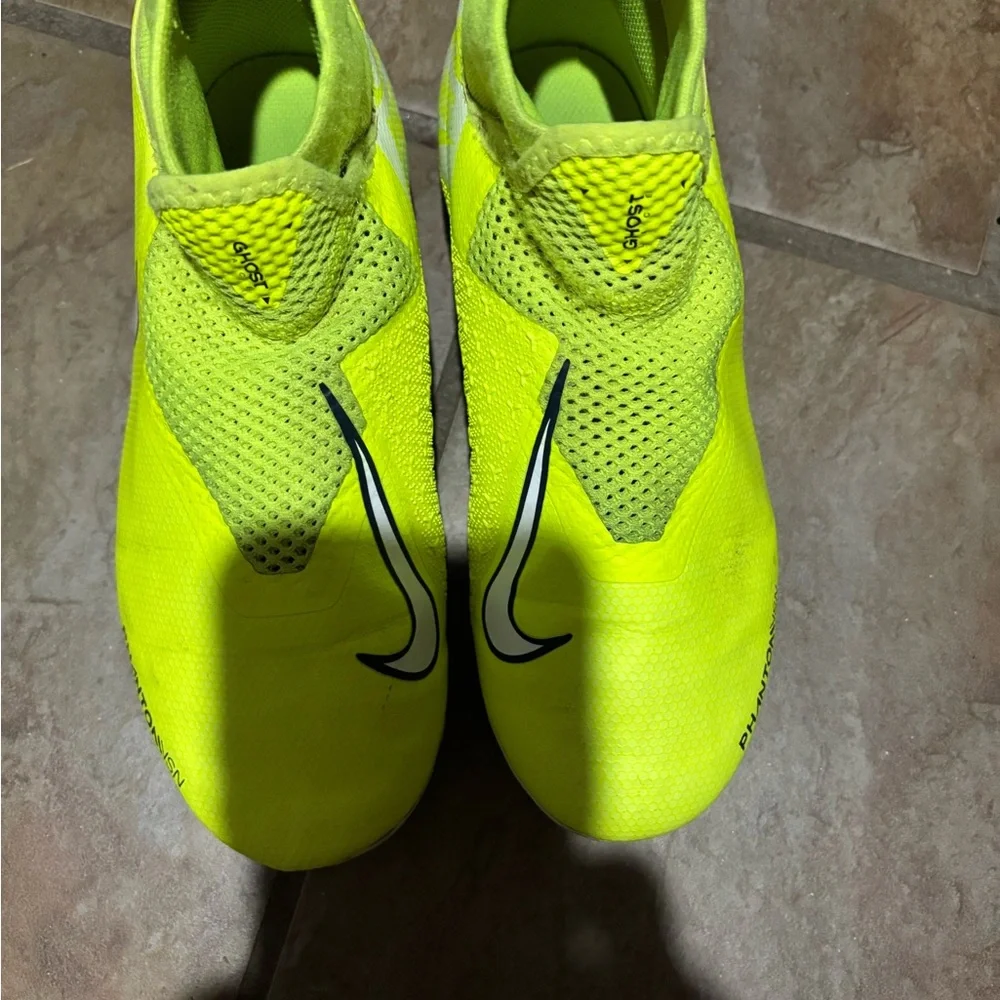 Nike Bright Yellow Cleats - Picture 5 of 11